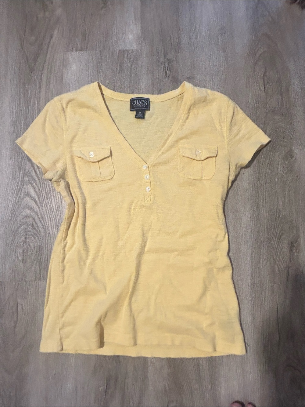 Chaps Light Yellow Short Sleeve V-Neck Top with Button Placket size medium